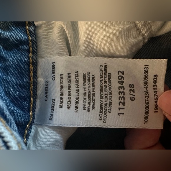 Wrangler Blue Jeans with Distressed Details 6/28 - Picture 8 of 8